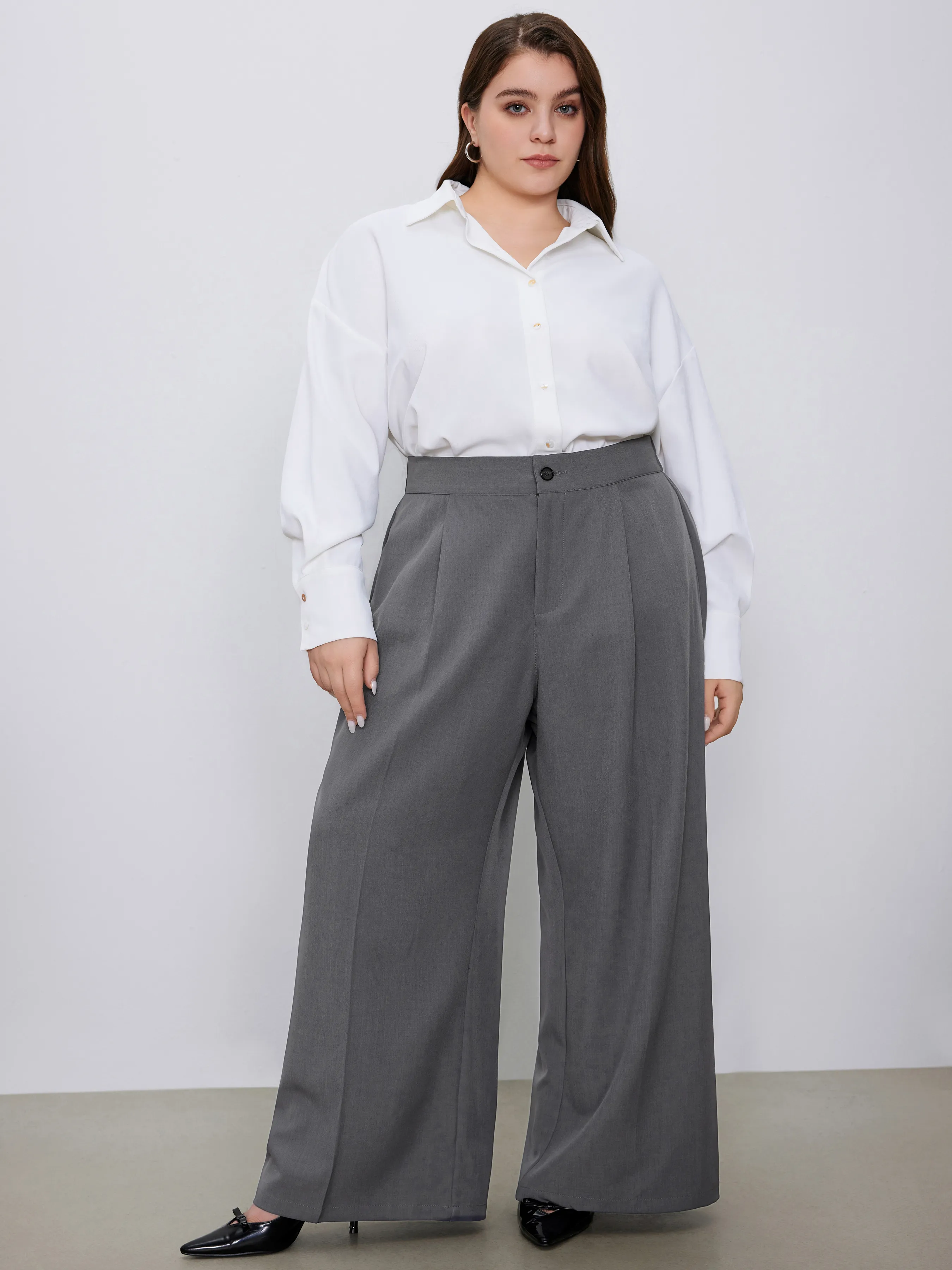 Pantalón tejido de tiro medio sólido con bolsillos y pliegues pierna recta Curvy