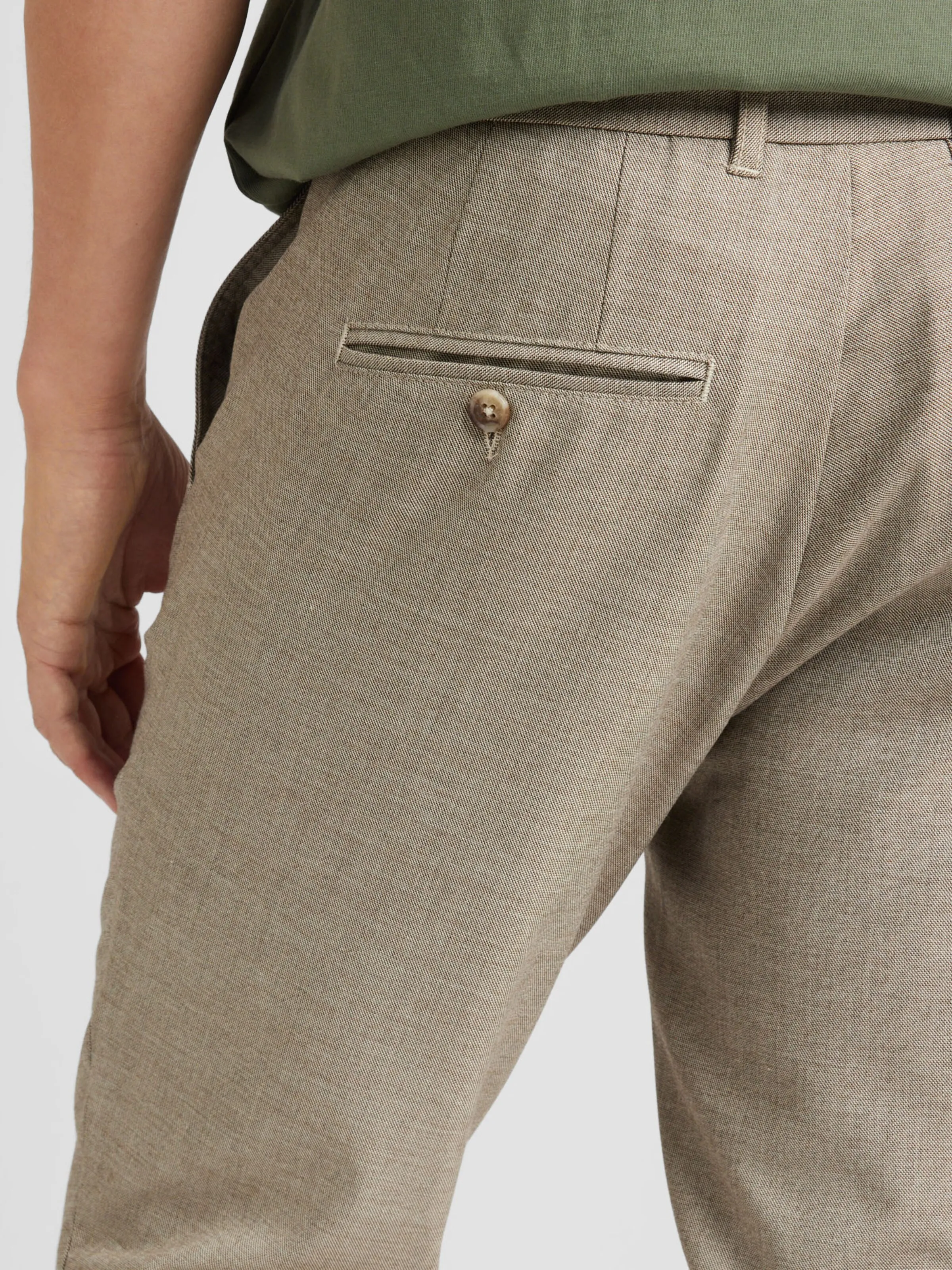 regular Pantalón chino 'Liam' Matinique en Beige Oscuro