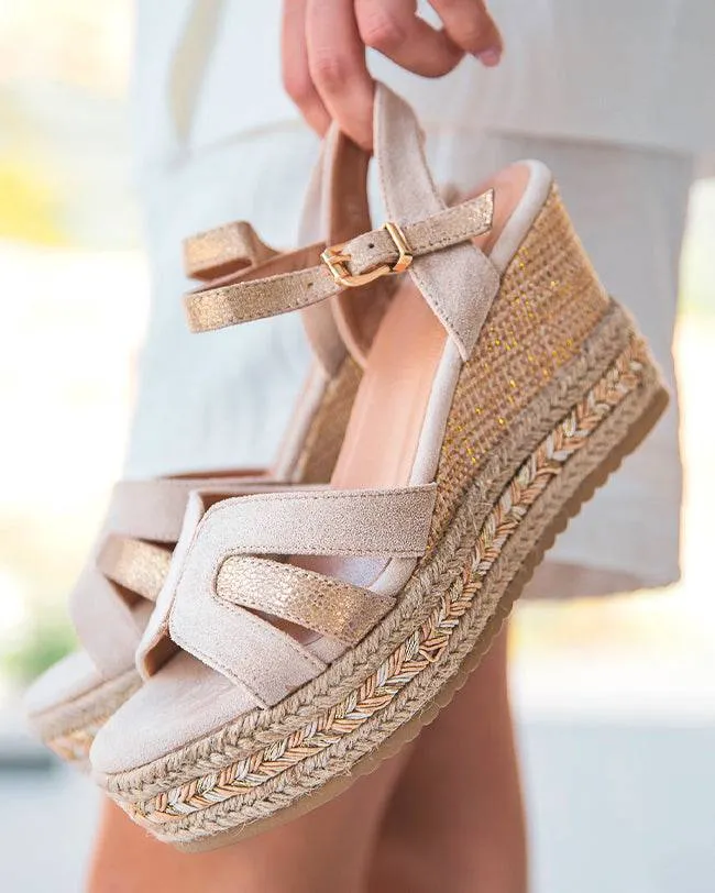 SANDALIA CON CUñA PARA MUJER EN COLOR BEIGE  ANTONELLA