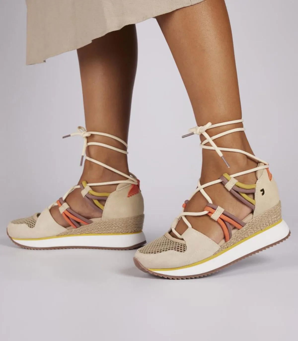 SNEAKER ABIERTA CON CUÑA PARA MUJER GIOSEPPO IONA BEIGE