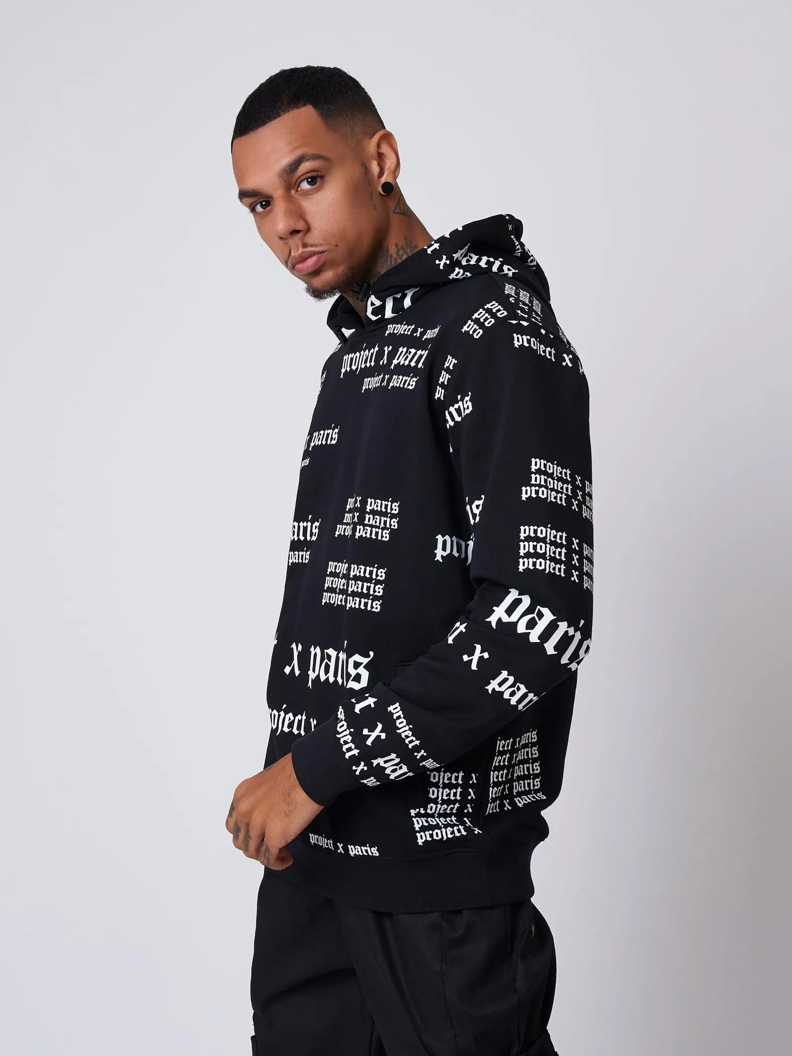 Sudadera con capucha y logotipo gótico