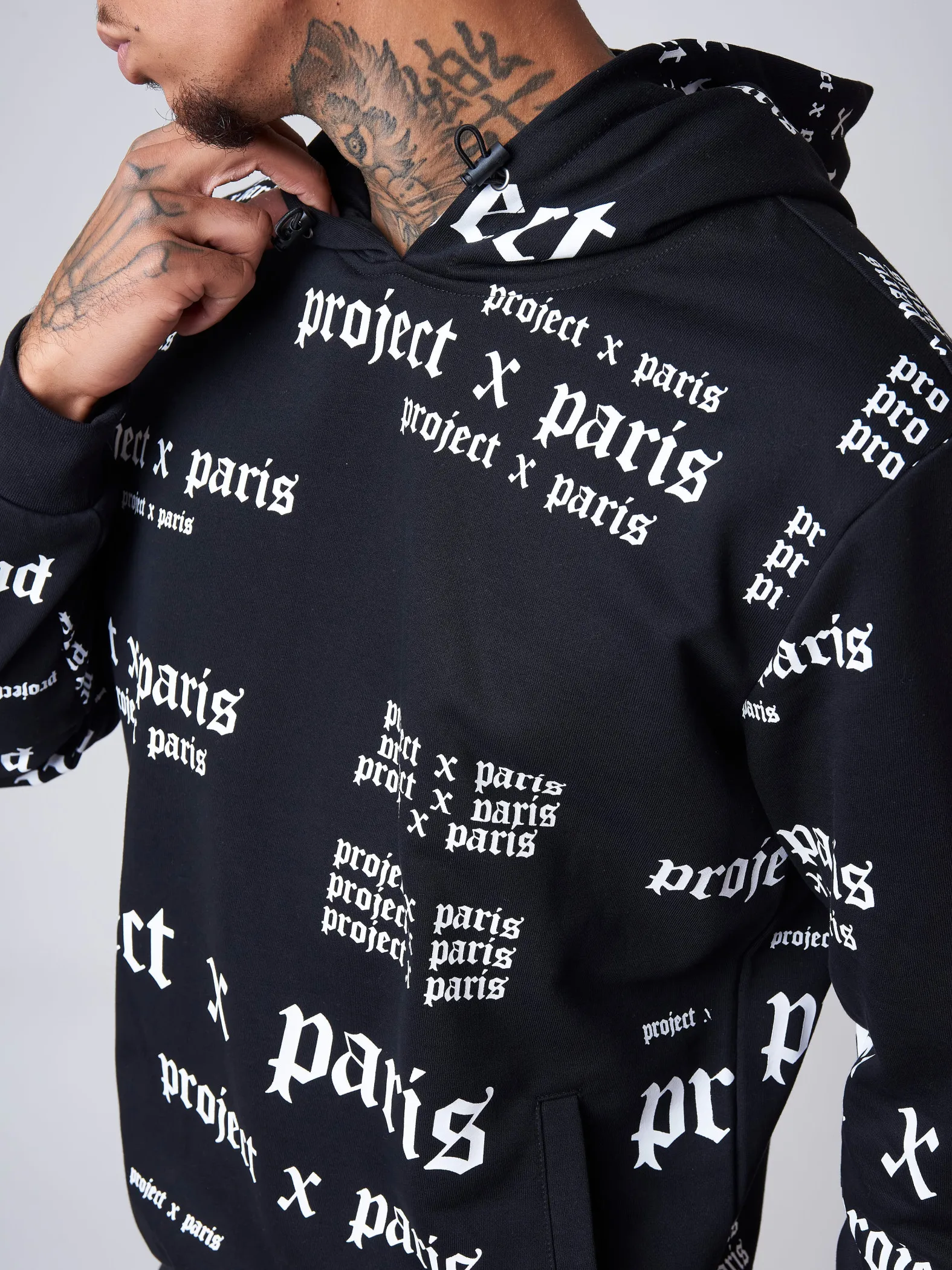 Sudadera con capucha y logotipo gótico