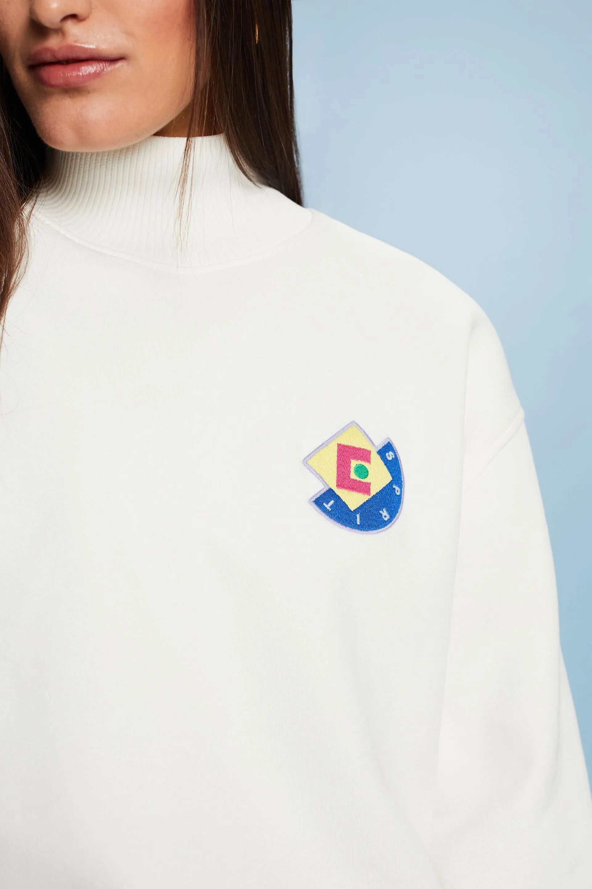 Sudadera con cuello mao y logotipo