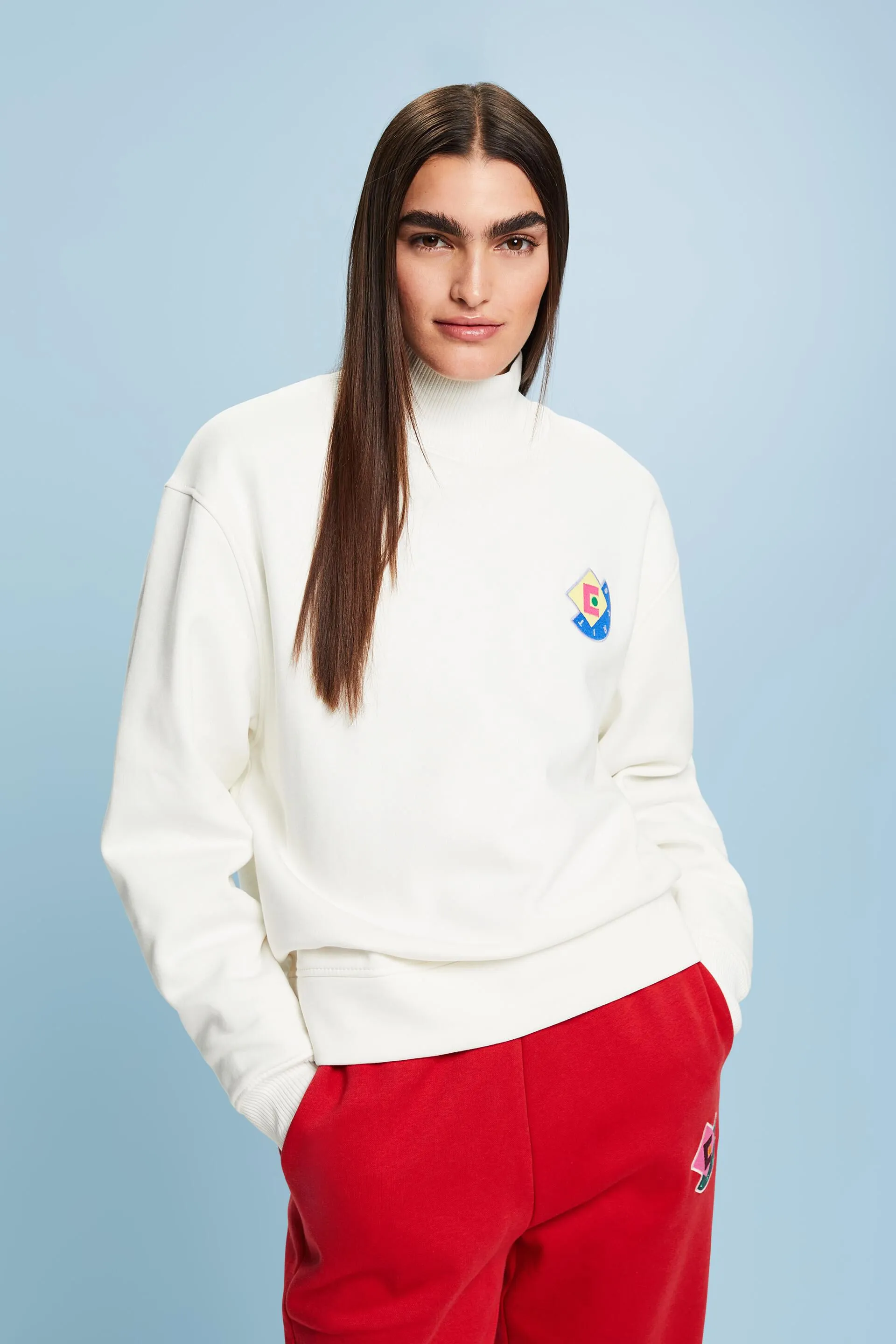 Sudadera con cuello mao y logotipo