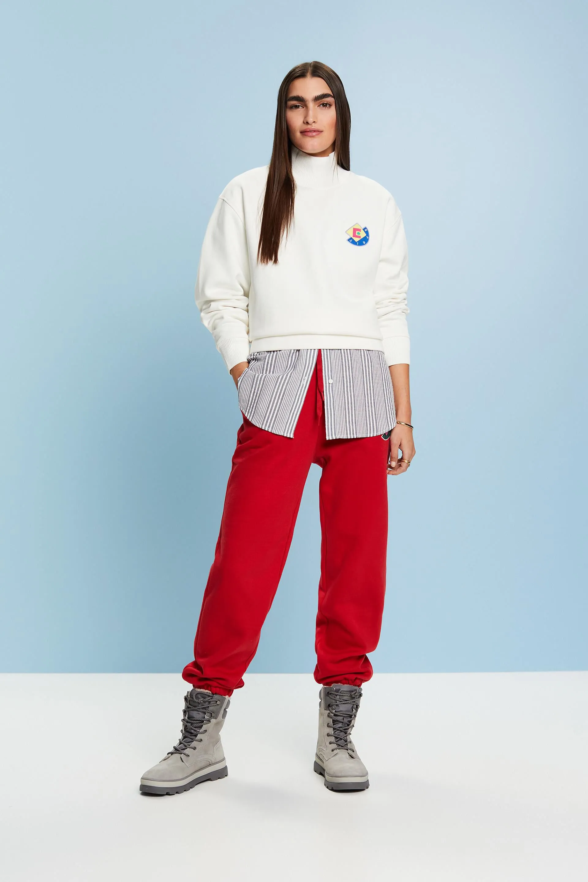 Sudadera con cuello mao y logotipo