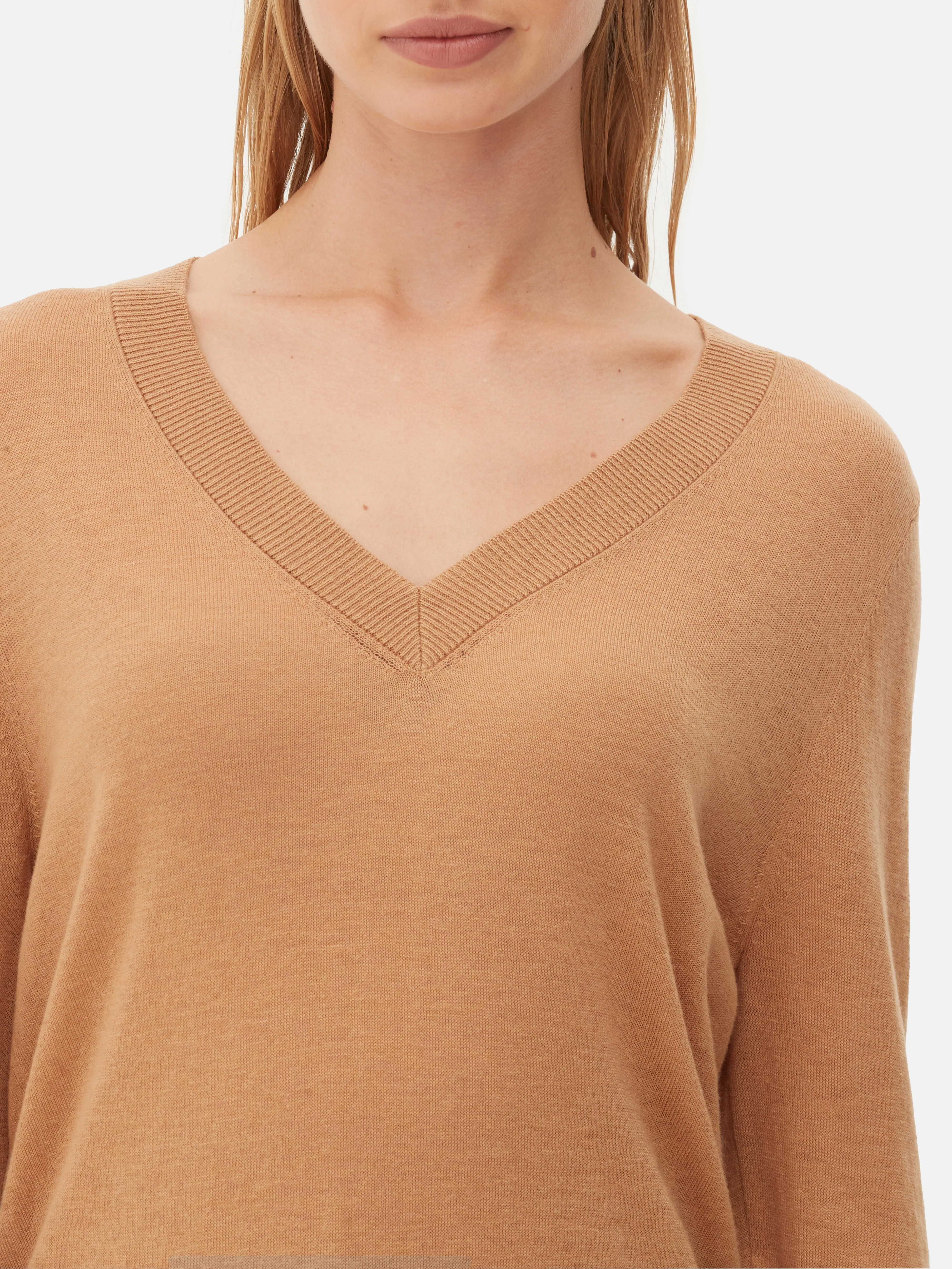 Top con cuello de pico de The Edit