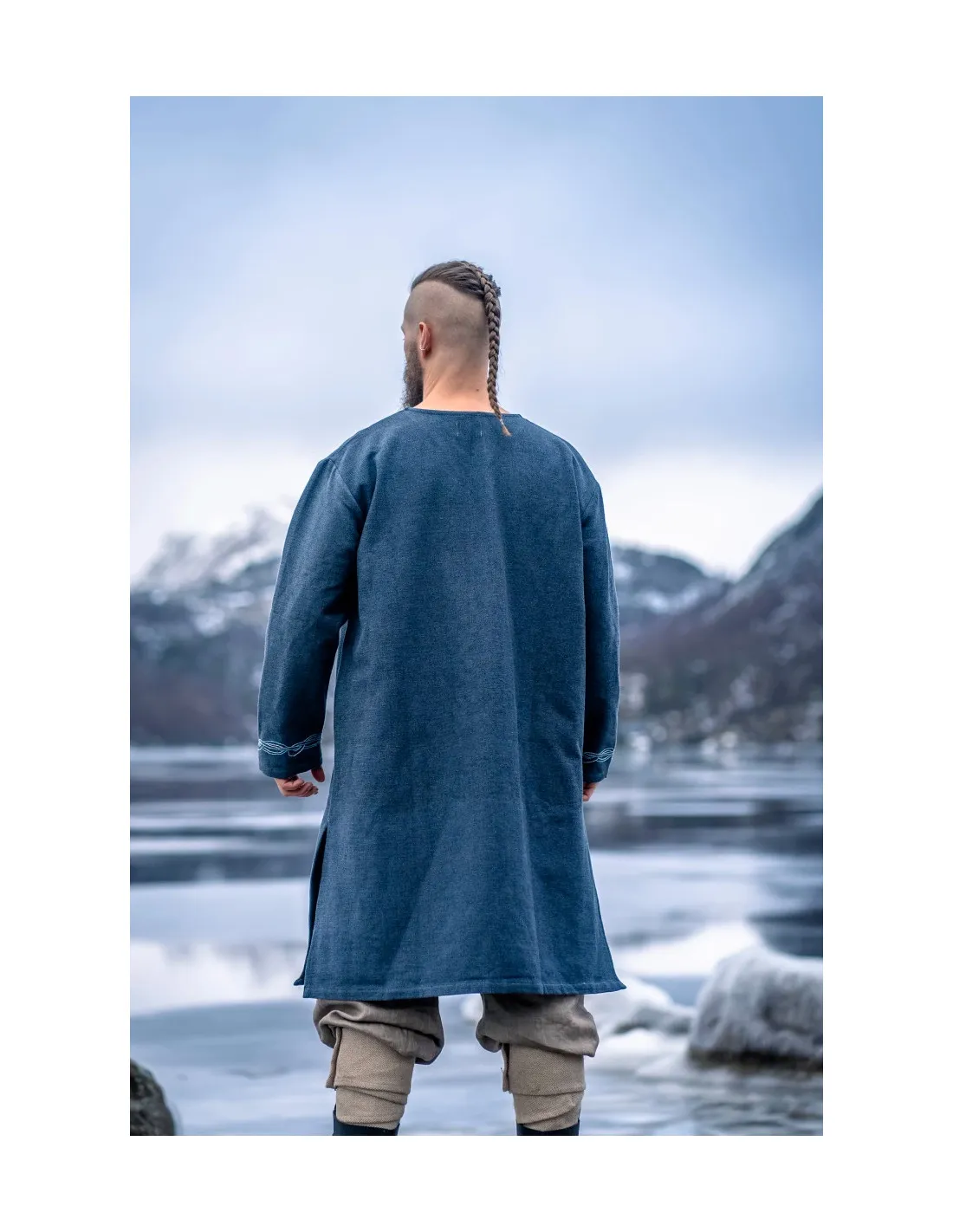 TúNICA VIKINGA SNORRI CON BORDADO A MANO ESTILO URNES, GRISAZUL