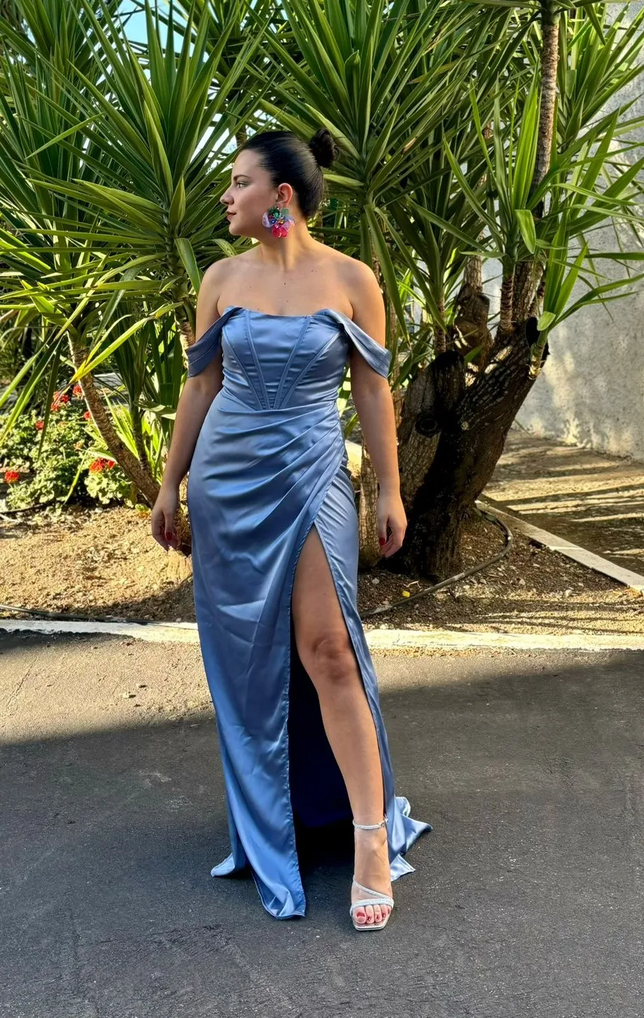 Vestido con hombros descubiertos