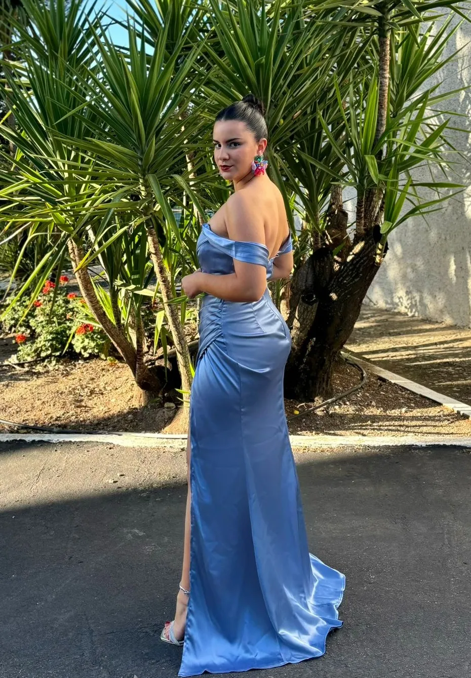 Vestido con hombros descubiertos