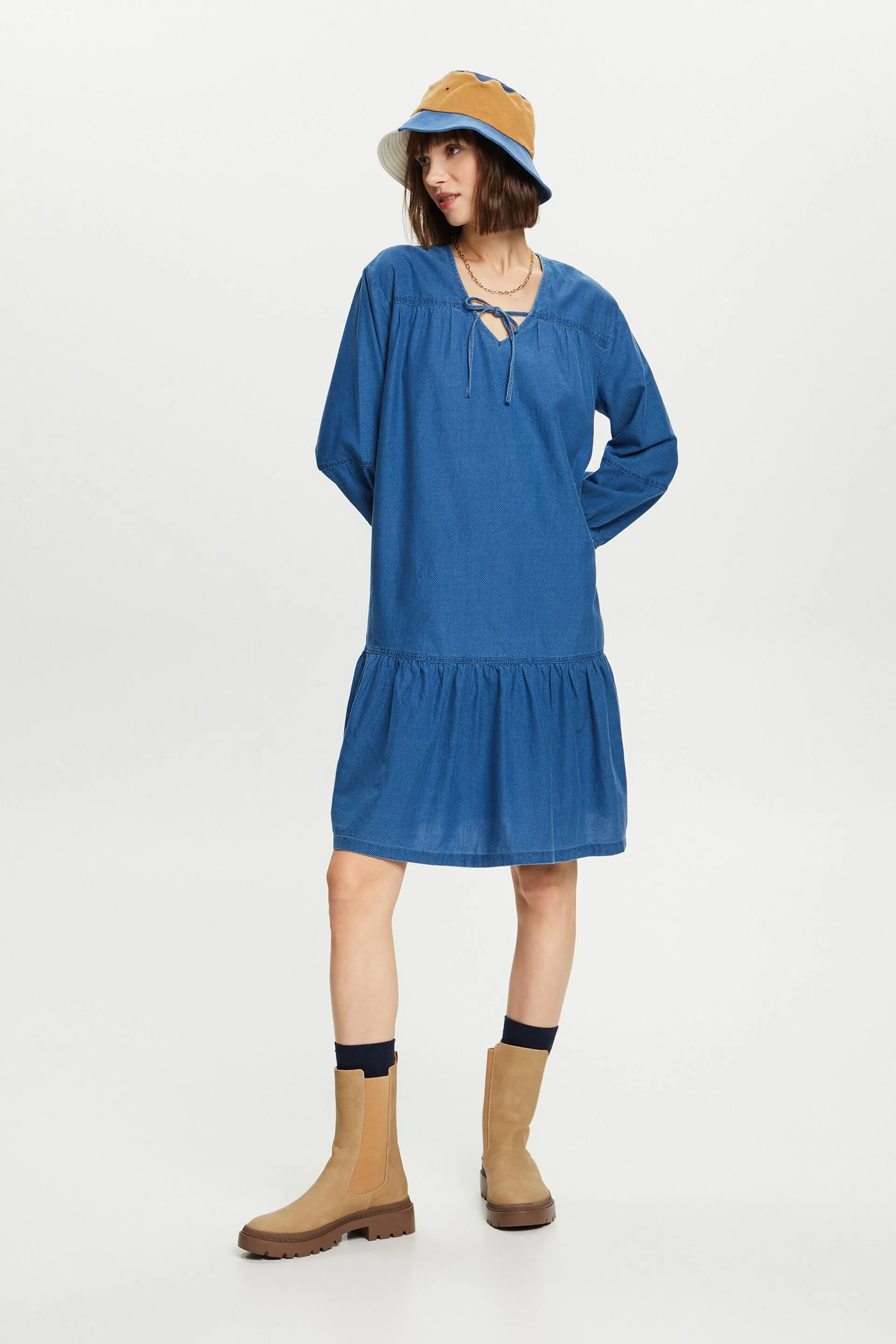 Vestido fruncido de tejido chambray con lazada en el cuello
