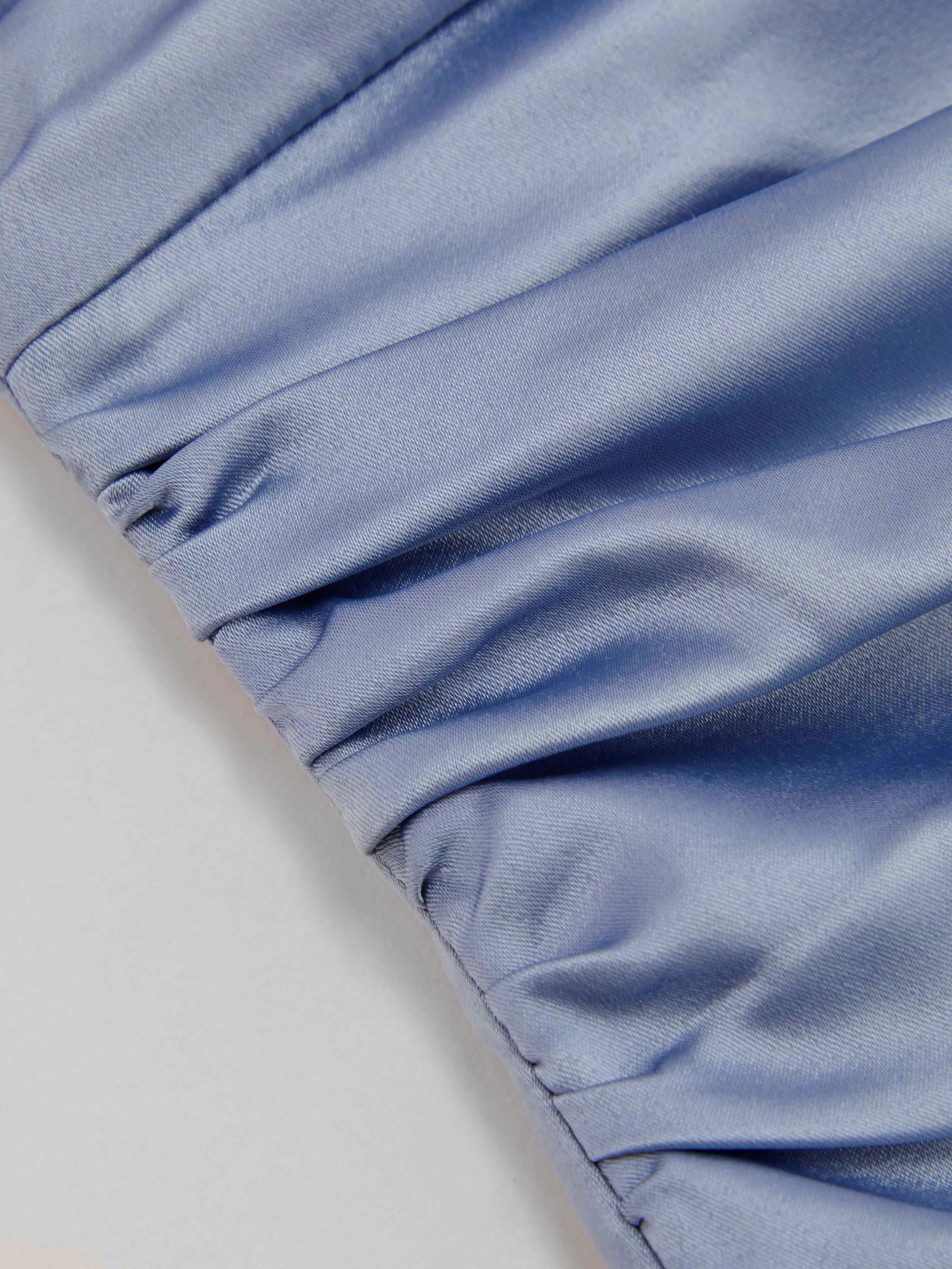 Vestido Midi Tejido de Cuello Cuadrado Sólido con Fruncido y Abertura