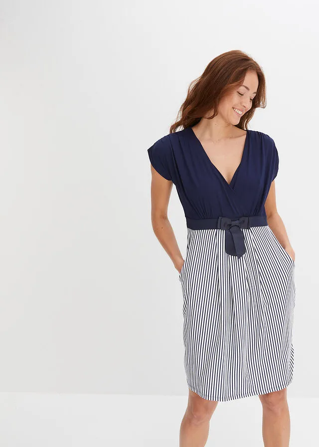 VESTIDO PEPLUM CON LAZO EN LA CINTURA AZUL MARINOBLANCO DE RAYAS